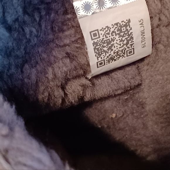 UGG BOOTS - Picture 4 of 6